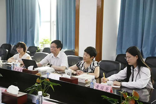 人生就是博临床前研究副总裁兼机构负责人彭双清教授，药效部执行主任董文心，药代安评项目负责人龙娜等