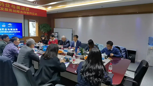 力鑫药业董事长&总经理高悦译、副总经理张倩、首席技术官陈成斌、研发商务总监刘恩桂、总经办主任张梦晗