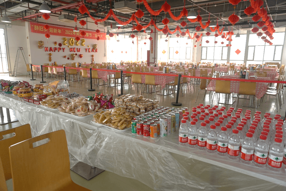 人生就是博还为伙伴们准备了水果、零食、饮料等